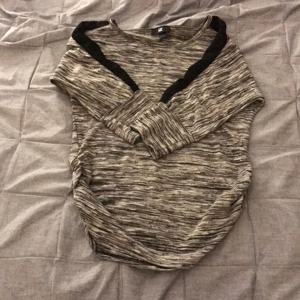 iZ Byer 3/4 Sleeve Sweater